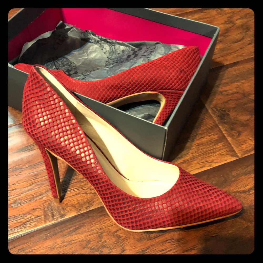 Vince Camuto Heels 7.5